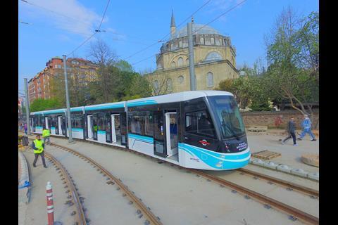 tr-izmit_tram_inauguration_1.jpg